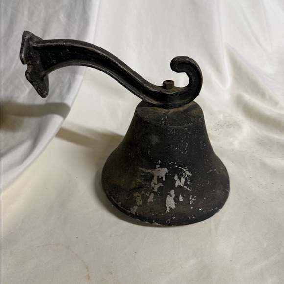 Vintage Antique Dinner Bell Metal Farmhouse Decor Rustic Primitive - Picture 1 of 9